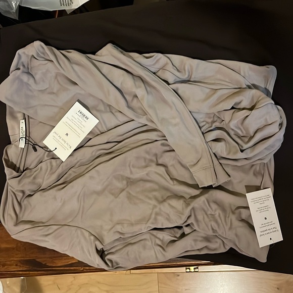 NWT MmLafleur Deneuve Top in rainforest, size medium - Picture 3 of 3